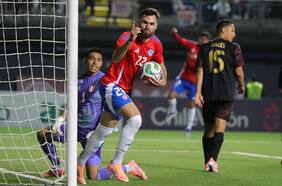 En el último minuto y con un autogol: la Roja consigue una agónica victoria sobre Perú en La Florida