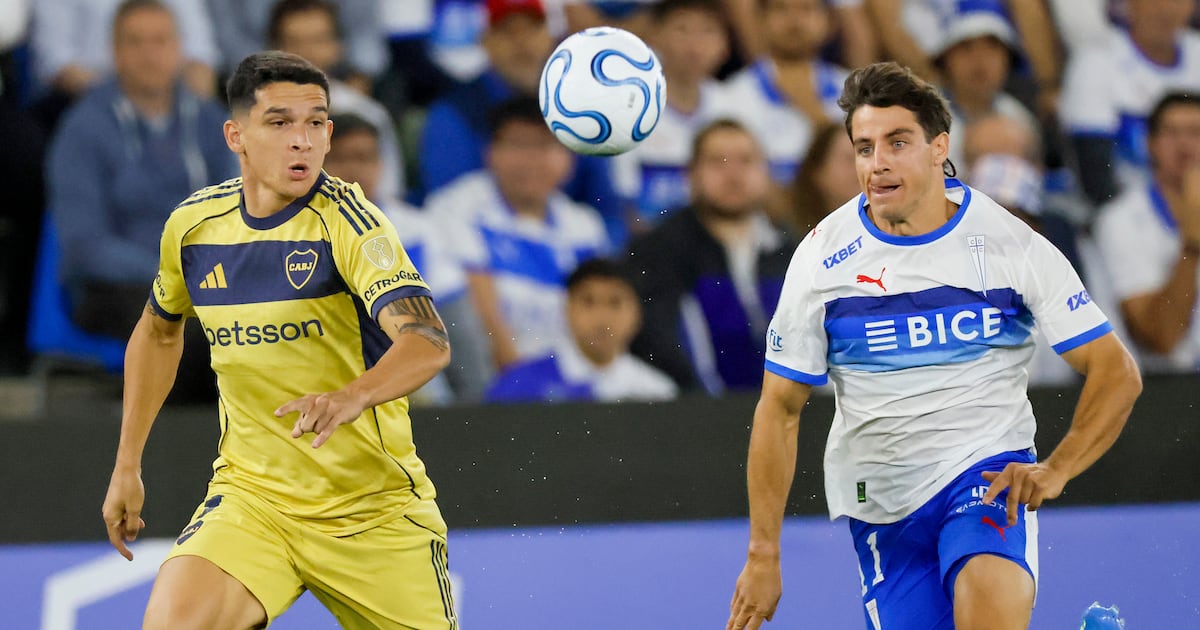 Boca Juniors vence a Universidad Católica en un partido con sufrimiento y descuento tardío
