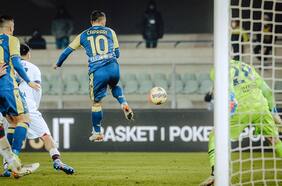 Medel vuelve a la titularidad en derrota del Bologna ante Hellas Verona