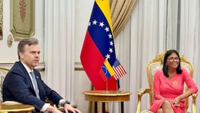 EE.UU. refuerza su plan de tres fases en Venezuela con reunión de su nuevo encargado de negocios y Delcy Rodríguez
