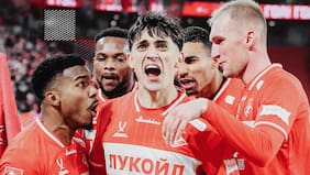 Pablo Solari sale campeón y rompe el trofeo: el chascarro más divertido del delantero que salvó a Colo Colo de la B