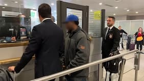 Estaban irregularmente en Chile: capturan y expulsan a dos migrantes con antecedentes penales