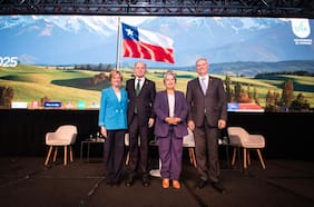 Candidatos presidenciales entregan sus propuestas para el sector agrícola en Enagro