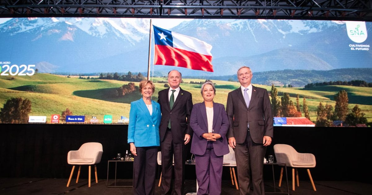 Candidatos presidenciales entregan sus propuestas para el sector agrícola en Enagro