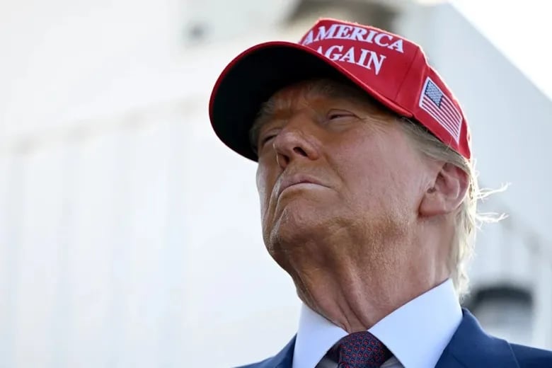 Nueva arremetida de Trump contra la prensa: Casa Blanca veta a CNN de vuelo presidencial