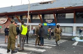 Despliegan amplio contingente de seguridad en Puerto Varas para resguardar viviendas tras devastador tornado