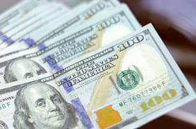 Dólar sube en medio de incertidumbre por aranceles estadounidenses