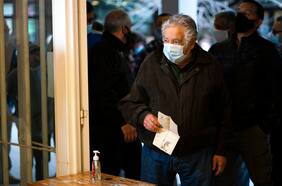 Expresidente uruguayo José “Pepe” Mujica concreta su renuncia al Senado y se retira de la política activa