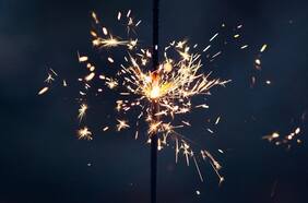 Fiestas de fin de año y Covid-19 ¿Podemos celebrar con amigos o familiares sin mascarilla?