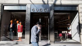 Los grandes conglomerados de moda y lujo reportan fuertes bajas en sus ventas en 2025