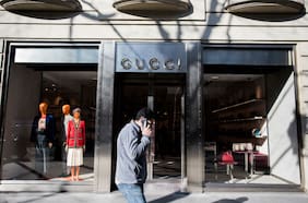 Los grandes conglomerados de moda y lujo reportan fuertes bajas en sus ventas en 2025