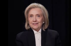 Hillary Clinton acusa a los republicanos de encubrir a Trump por su aparición en los archivos de Epstein