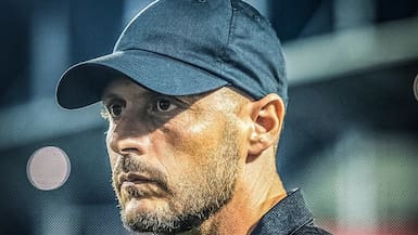 Duró dos días en el cargo: la razón que sacó al técnico griego Nikolaos Issaris de la banca de General Velásquez