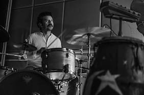 José Burdiles estrena su LP debut con lanzamientos en vivo en Santiago y Concepción