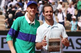 Jannik Sinner avanza en Roland Garros y marca el emotivo retiro como profesional de Richard Gasquet
