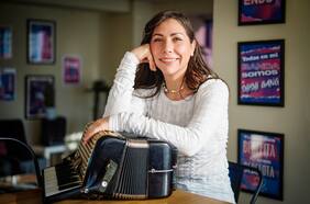 Carmen Ruiz lanza El Glitch, su espiritual nuevo sencillo