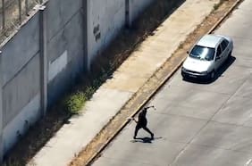 In Fraganti: Detienen a tres sujetos que lanzaban droga a cárcel de Santiago 1