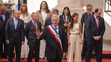 Presidente José Antonio Kast realiza fotografías oficiales con sus ministros y subsecretarios