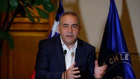 Incendio consume inmueble de familia de senador Fidel Espinoza en Puerto Montt: parlamentario acusa intencionalidad