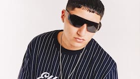 “Tiene mucho más que ofrecer que un refrito de reggaetón viejito”: Sinaka es reconocido por el medio Pitchfork