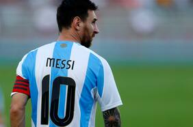 Tuvieron que separarlos: Lionel Messi vive un tenso cruce con Yeferson Soteldo en el empate entre Argentina y Venezuela