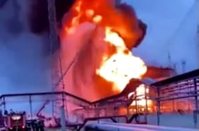 Ucrania bombardeó una refinería en Rusia en respuesta a los ataques de Putin en los hospitales