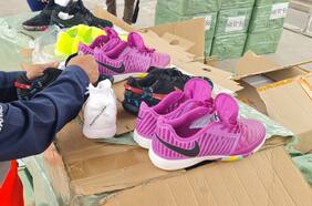 Aduanas intercepta millonario cargamento de zapatillas y repuestos de celulares falsificados en Iquique