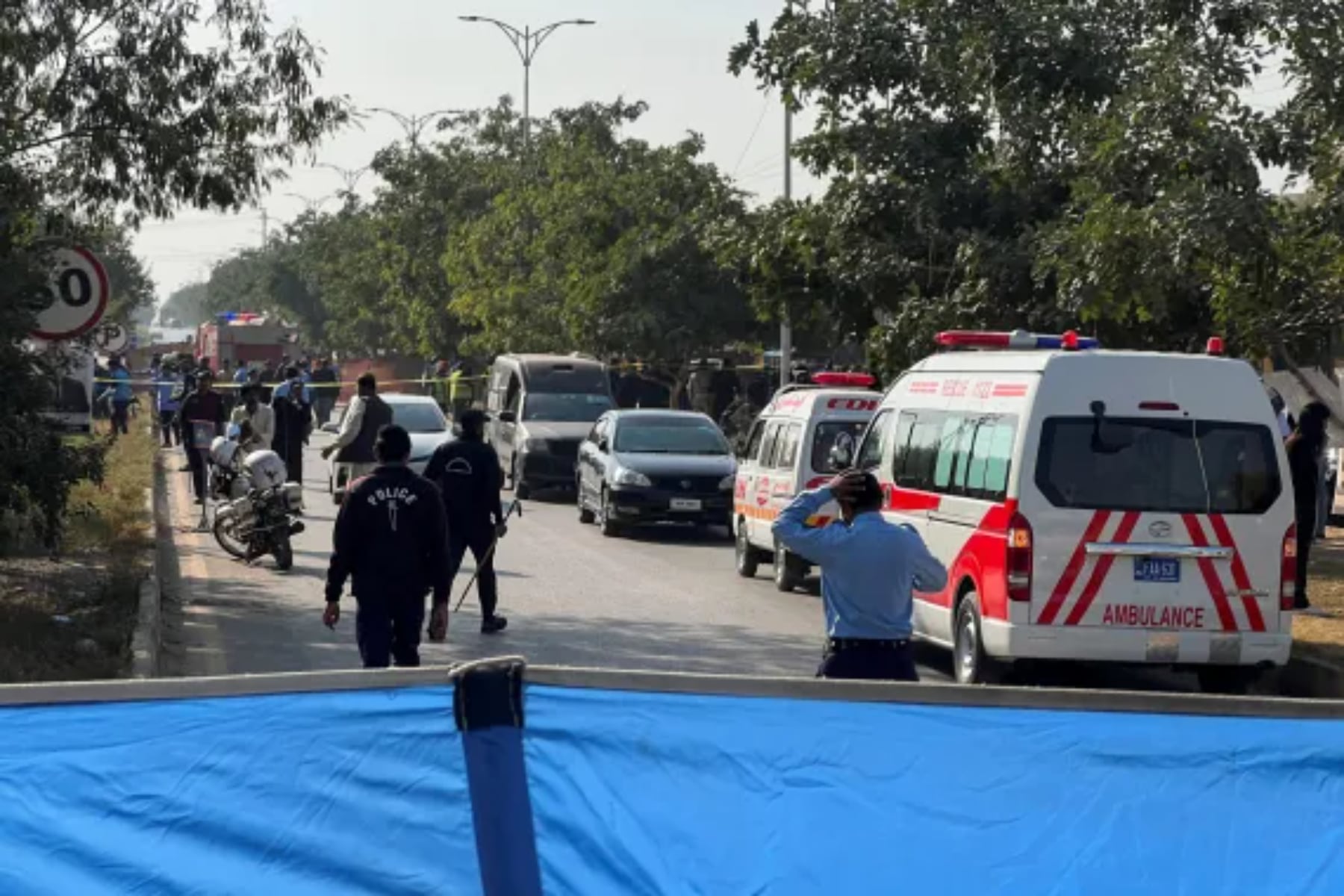 Cerca de 30 muertos tras derrumbe del techo de una escuela en Pakistán