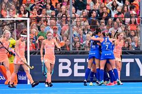 Chile cae ante las bicampeonas del mundo, pero se anota en los octavos de final del Mundial