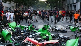 Festejos y peleas con la policía: la alocada celebración de los hinchas del PSG en las calles de Francia