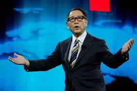 El jefe de Toyota dice que una “mayoría silenciosa” tiene dudas sobre la posibilidad de optar sólo por vehículos eléctricos