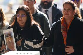 Boric recibe en La Moneda a madre de conscripto muerto en Putre y compromete apoyo para esclarecer lo ocurrido