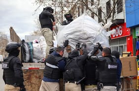 Operativo contra el comercio ilegal en barrio Meiggs: Cinco detenidos y decomiso de ropa falsificada