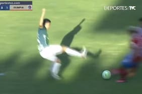 Lesionó a dos rivales al mismo tiempo: la escalofriante patada voladora que estremece al fútbol hondureño