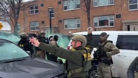 Continúan los enfrentamientos en Minneapolis: agente federal lanza gas lacrimógeno a manifestantes