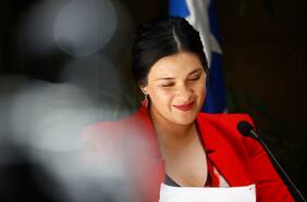 Los chats de Karol Cariola: gestiones para amigos, contratos en Santiago y duras críticas al gobierno