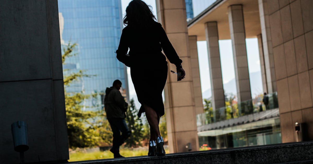 La Brecha Persiste: Solo el 4,4% de las Solicitudes para Puestos Directivos en STEM son de Mujeres