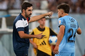 “Es muy serio, no realiza asados ni conversa mucho”: exdirigidos por Paqui Meneghini detallan el método del nuevo DT de la U