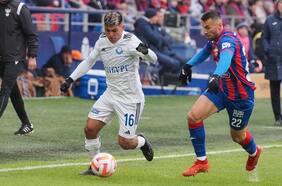 El primer partido oficial en cinco meses: Jordhy Thompson debutó en la liga de Rusia con un empate