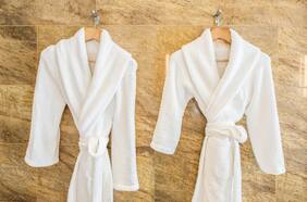 Temporada de batas: 9 opciones y materiales para cubrirse este invierno