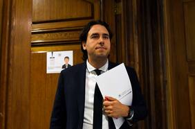 Tras duras críticas en Sala: Mirosevic dice que mañana presentará a comités propuesta de sanciones económicas por atrasos de diputados