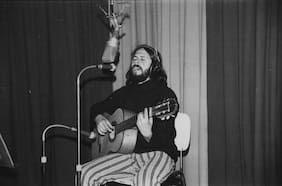 “Él estaba lejos de ser un rockstar”: llega la primera biografía en torno a Eduardo “Gato” Alquinta