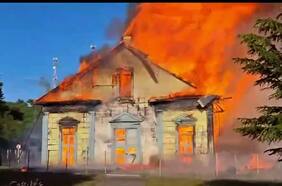 Así fue el incendio que destruyó la histórica iglesia declarada monumento nacional en Carelmapu