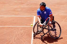 Francisco Cayulef es de oro: consigue la medalla dorada en la categoría quad del tenis en silla de ruedas