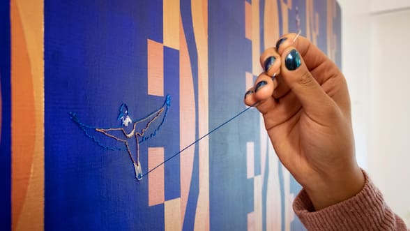 Artista mapuche Seba Calfuqueo tendrá su primera exposición individual en Europa