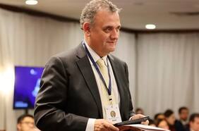 Le quitaron el celular y lo allanaron siendo testigo y no imputado: ministro del TC denuncia a la Fiscalía ante la Corte por caso Audio