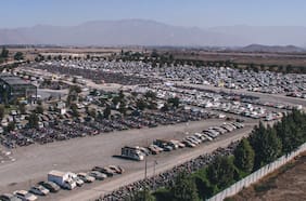 ¿Quién se hace cargo? El debate que se abre tras el aumento de autos decomisados que terminan en recintos policiales