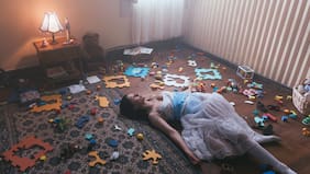 Francisca Valenzuela explora la oscuridad después de dar a luz en su nuevo single