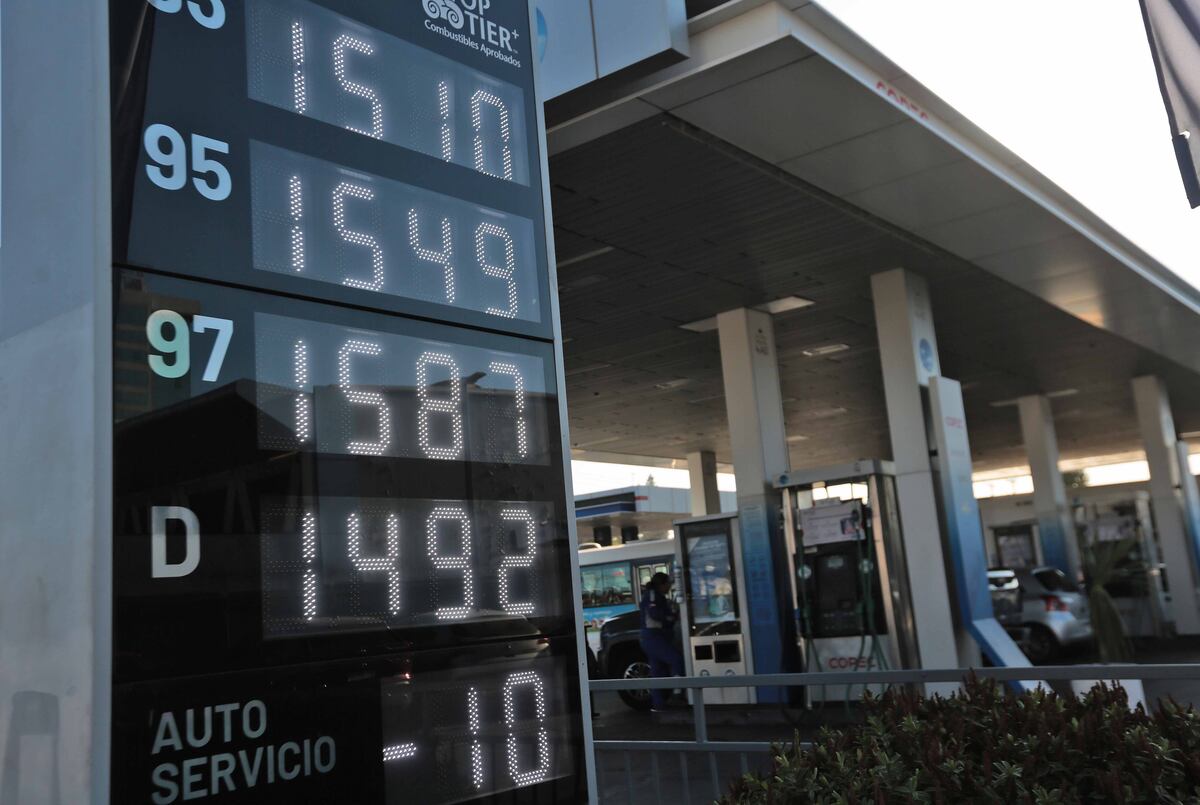 Chile enfrenta tercera alza de combustibles en tres meses: bencina subirá 35 pesos por litro en mayo — image 1