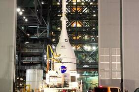 La nave Orion lista para integrarse en el cohete con el que el hombre regresará a la Luna y viajará a Marte